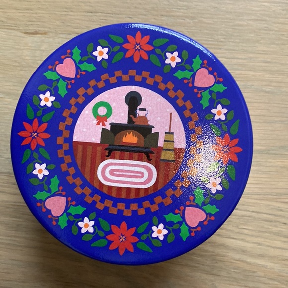 Set of 3 Nesting Holiday Tins - Picture 8 of 11